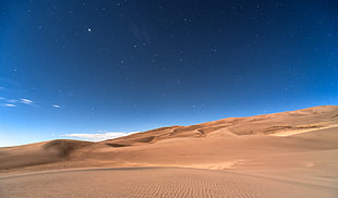 desert under blue sky \ HD wallpaper