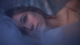 woman lying on bed HD wallpaper