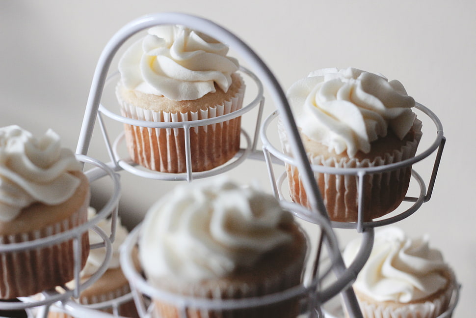 brown cupcake with white cream on white steel rack HD wallpaper