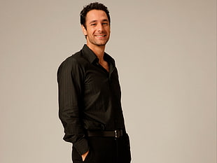man wearing black dress shirt
