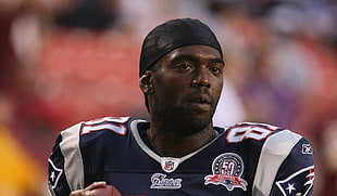 man wearing black cap and jersey shirt