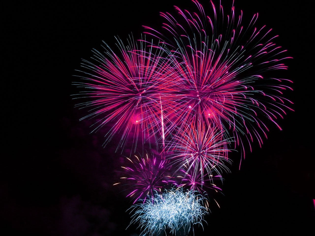 fireworks photo at nighttime