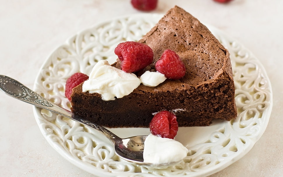 slice of Chocolate cake on plate HD wallpaper