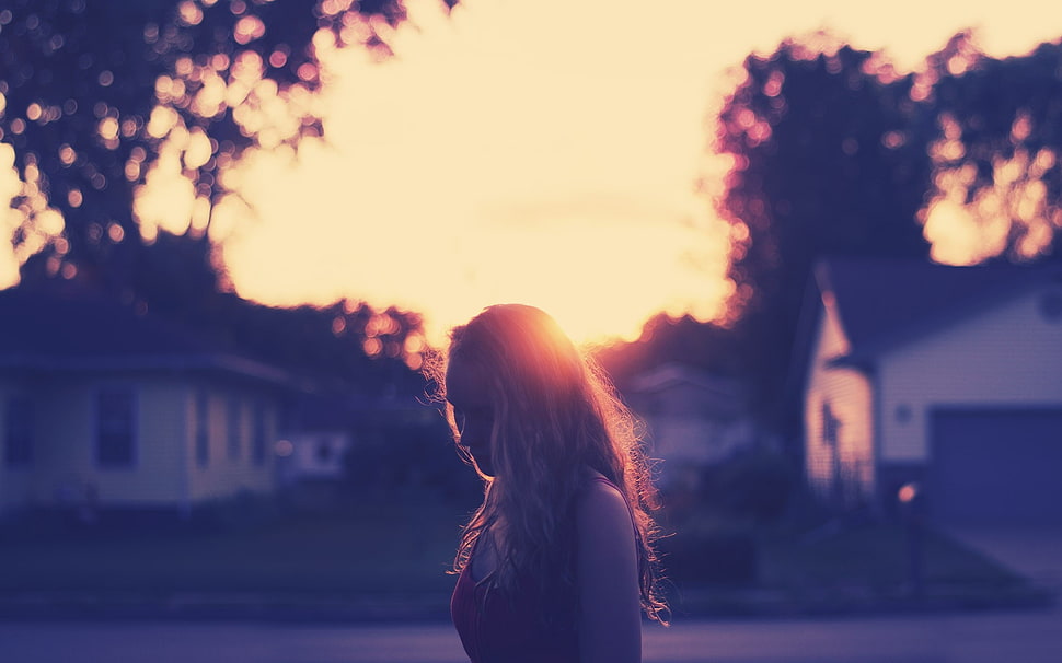 woman wearing black tank top walking near houses HD wallpaper