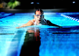 man wearing swimming goggles in pool