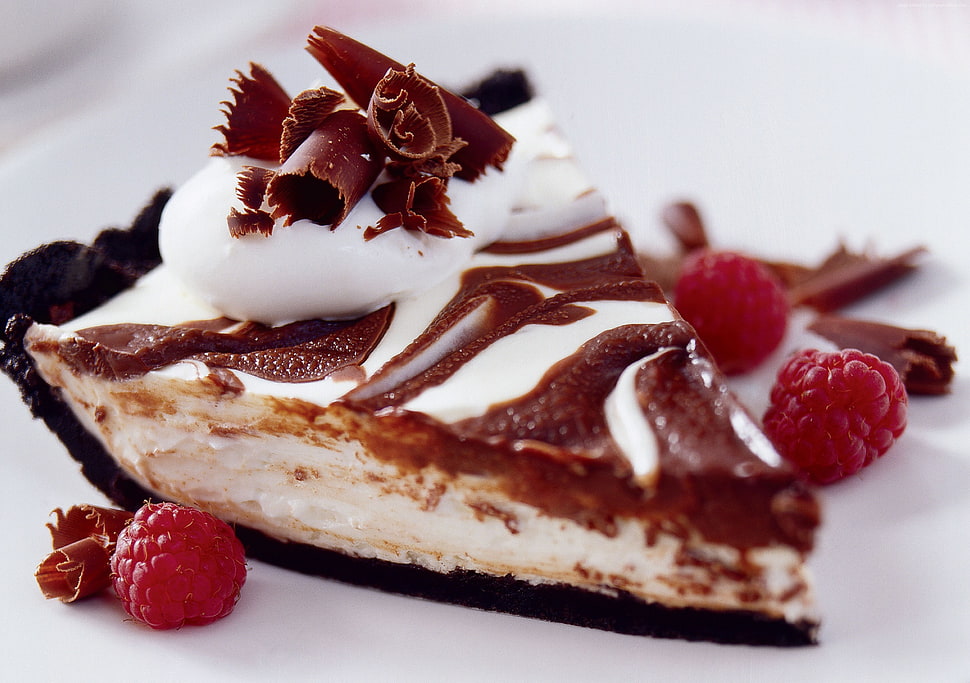 sliced mocha flavored cake with red berries HD wallpaper