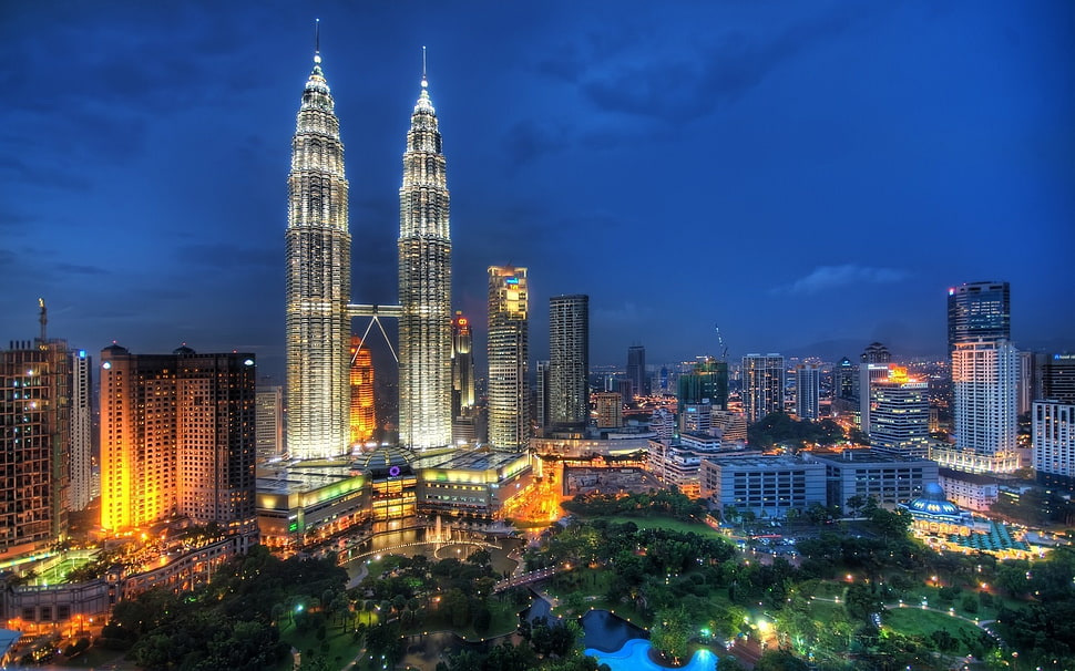 Petronas Tower HD wallpaper