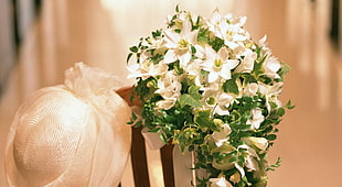 closeup photo of white petal flower bouquet
