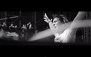men's crew-neck top, DJ, Hardwell, monochrome, Robbert van de Corput HD wallpaper