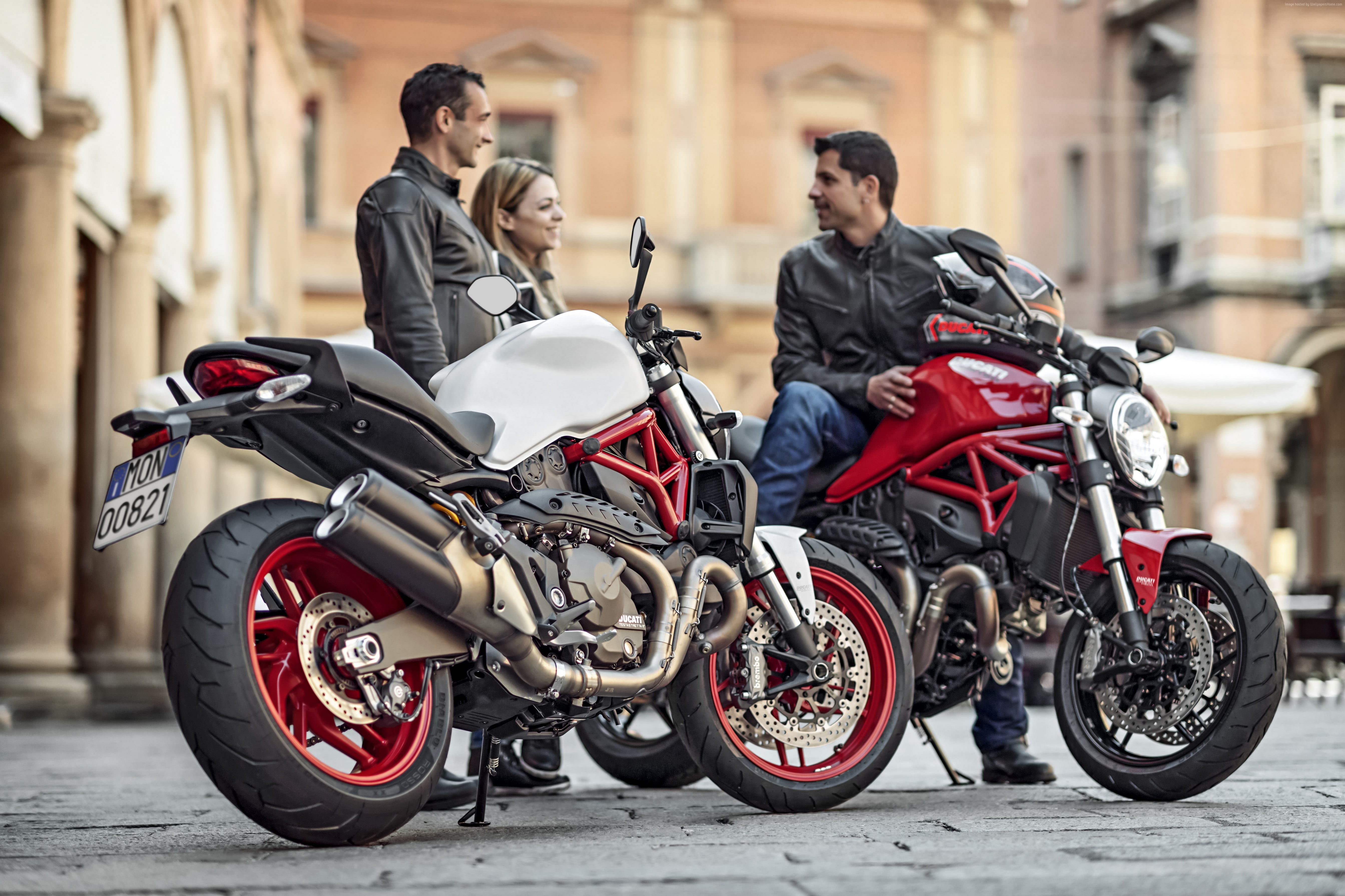 Городские байки. Дукати 821. Итальянский мотоцикл Дукати. Ducati городской мотоцикл. Ducati Monster 821 2020.