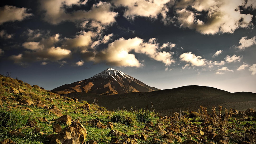 mountain alp under cirrus clouds HD wallpaper