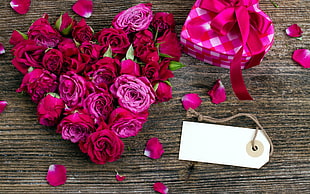pink roses, rose, pink roses, table, heart HD wallpaper