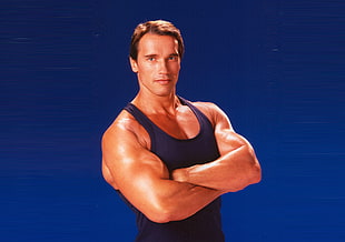 man in black tank top photo HD wallpaper