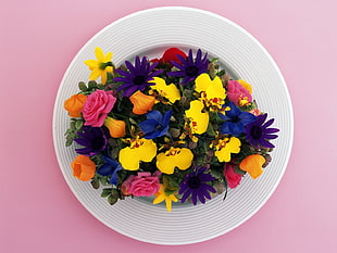 closeup photo of round plate with variety of flowers