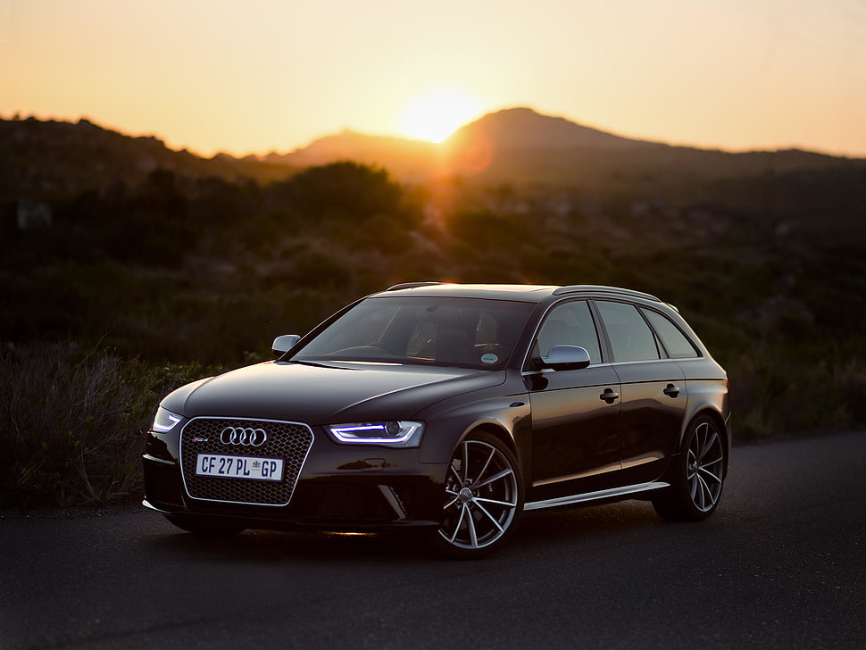 black Audi SUV HD wallpaper