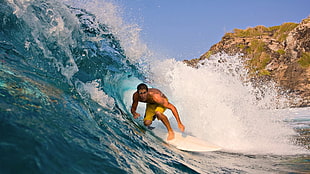 man surfing during daytime HD wallpaper