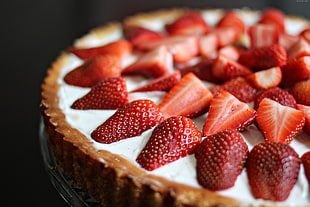 close up photography of strawberry cake