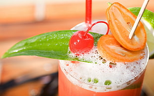 closeup photo of fruit shake