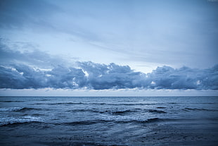 landscape photo of sea during gloomy day