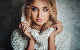 woman wearing white crocheted hoodie HD wallpaper