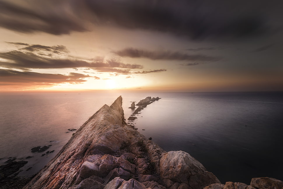 mountain view during golden hour HD wallpaper