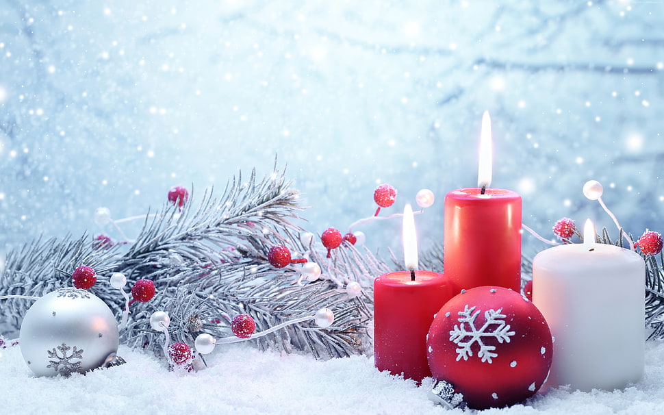 Christmas baubles with pillar candles HD wallpaper