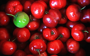closeup photography of red and green fruits, meu