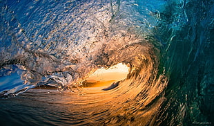 shallow focus photography of sea wave