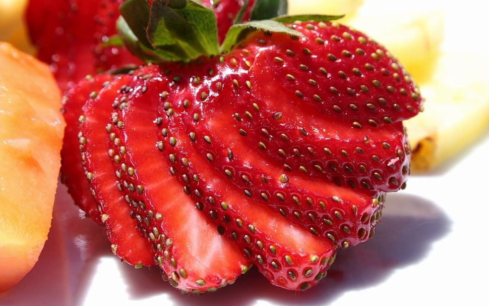 slice strawberries HD wallpaper