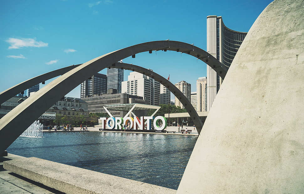 Toronto famous lake during daytime HD wallpaper