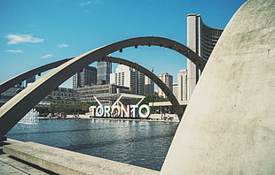 Toronto famous lake during daytime HD wallpaper