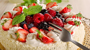 strawberry and blueberry cake HD wallpaper