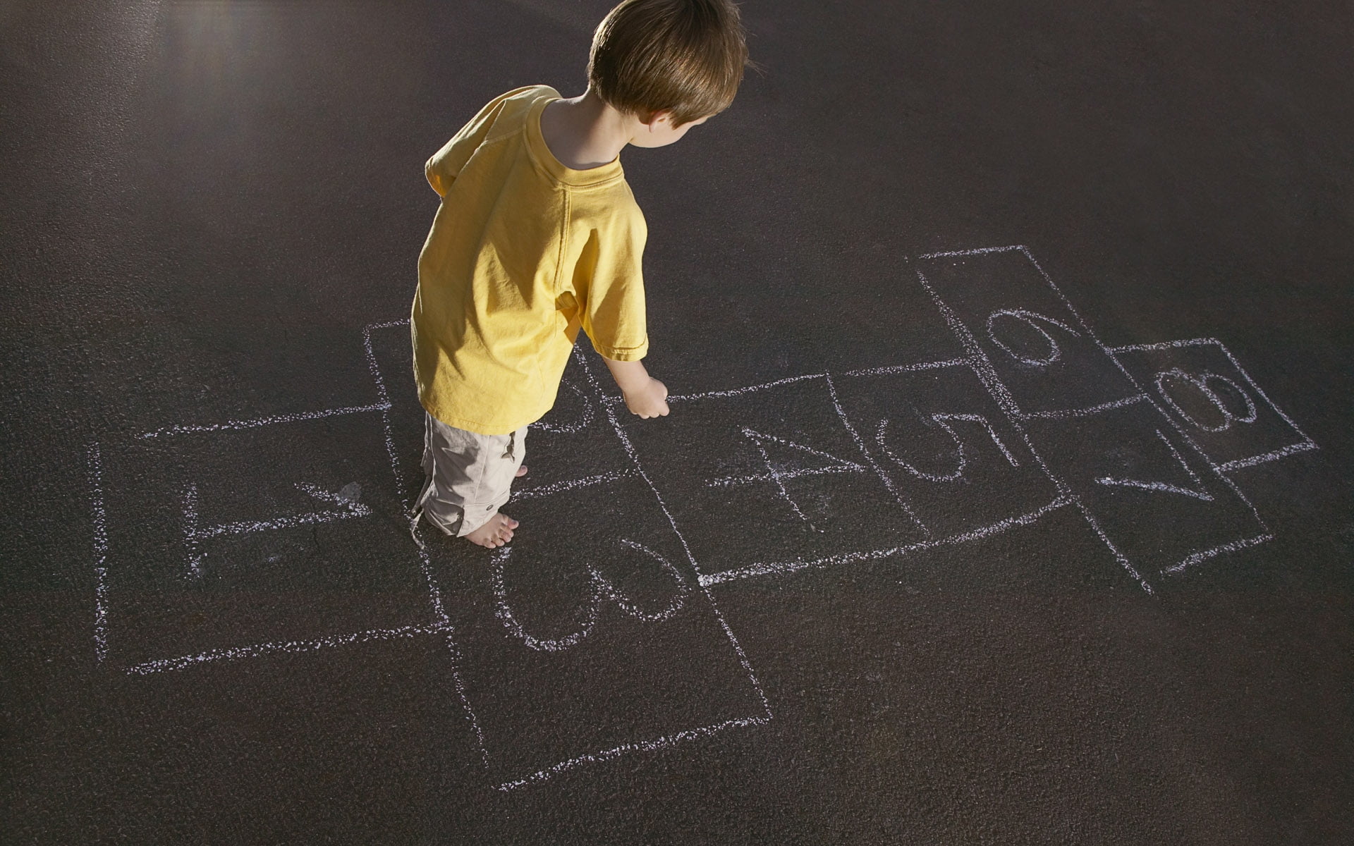 child playing the Hip n' free game