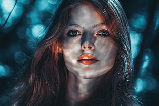 closeup photo of woman face