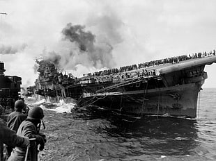 gray battle ship, military, World War II, uss franklin, aircraft carrier HD wallpaper