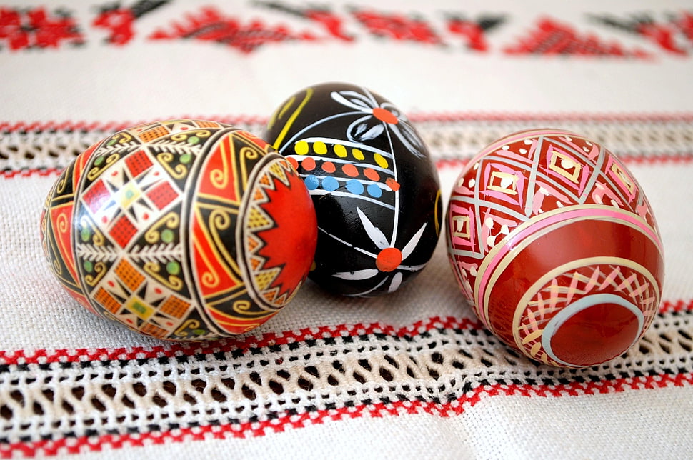 three assorted decors HD wallpaper