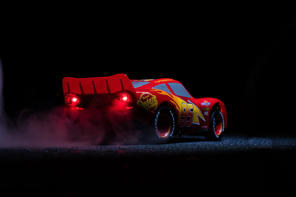 Disney Cars Lighting McQueen HD wallpaper