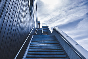 staircase going up during daytime photo HD wallpaper