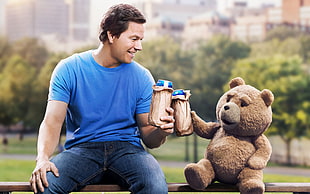 men's blue crew-neck shirt, Ted (movie), Mark Wahlberg, park HD wallpaper