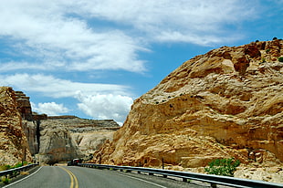 concrete road between rock mountain, highway 24, utah HD wallpaper