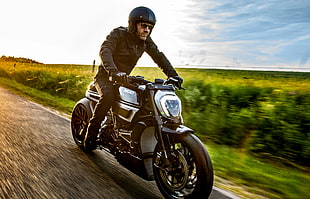 man riding motorcycle during daytime HD wallpaper