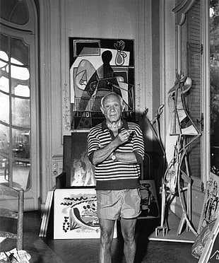 grayscale photography of man inside art room, men, painters, Pablo Picasso, cubism