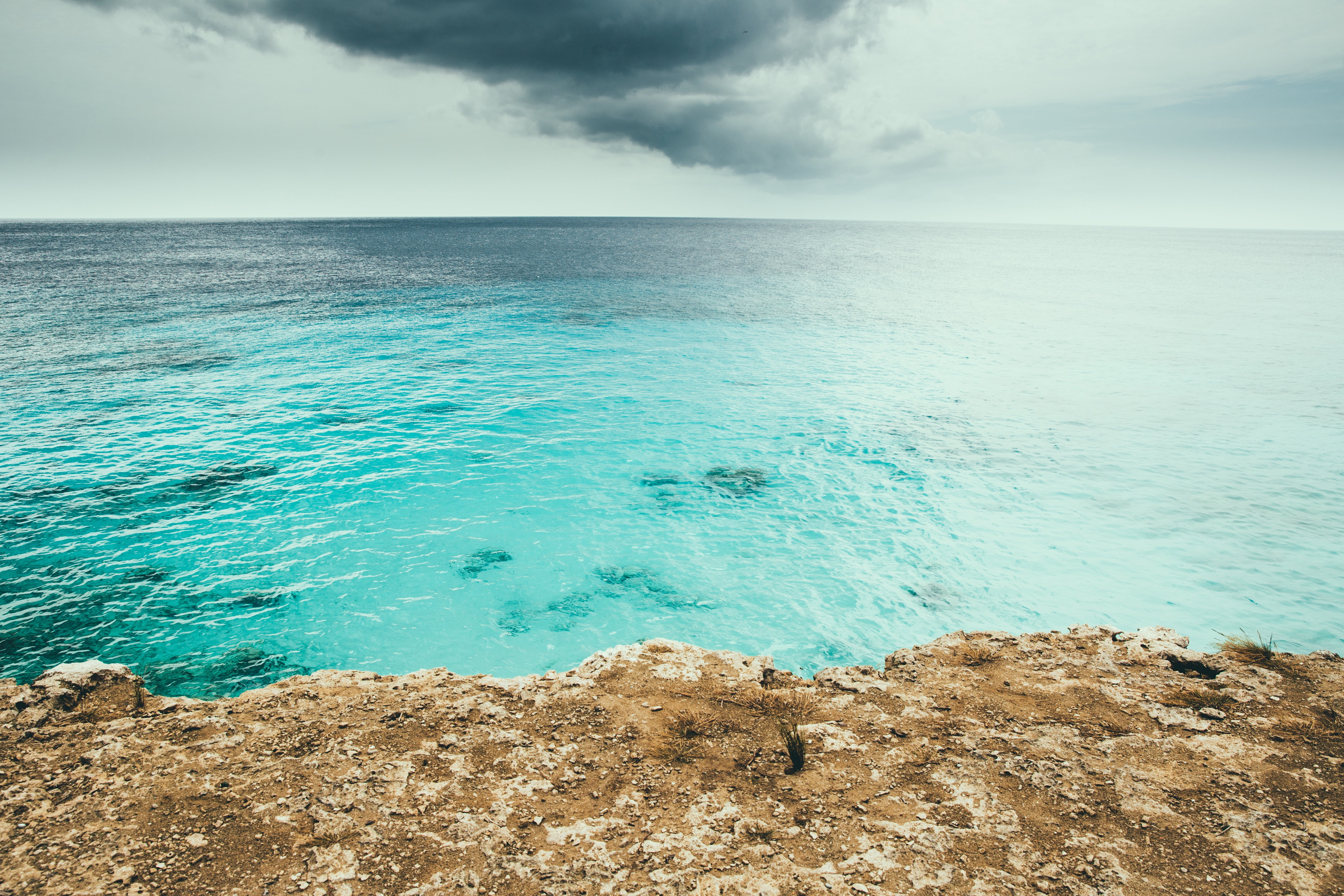Coast water. Бирюзовый океан. Бирюзовое море. Море бирюзового цвета. Моря и океаны.