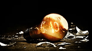 light bulb, digital art, lightbulb, broken glass, lights HD wallpaper