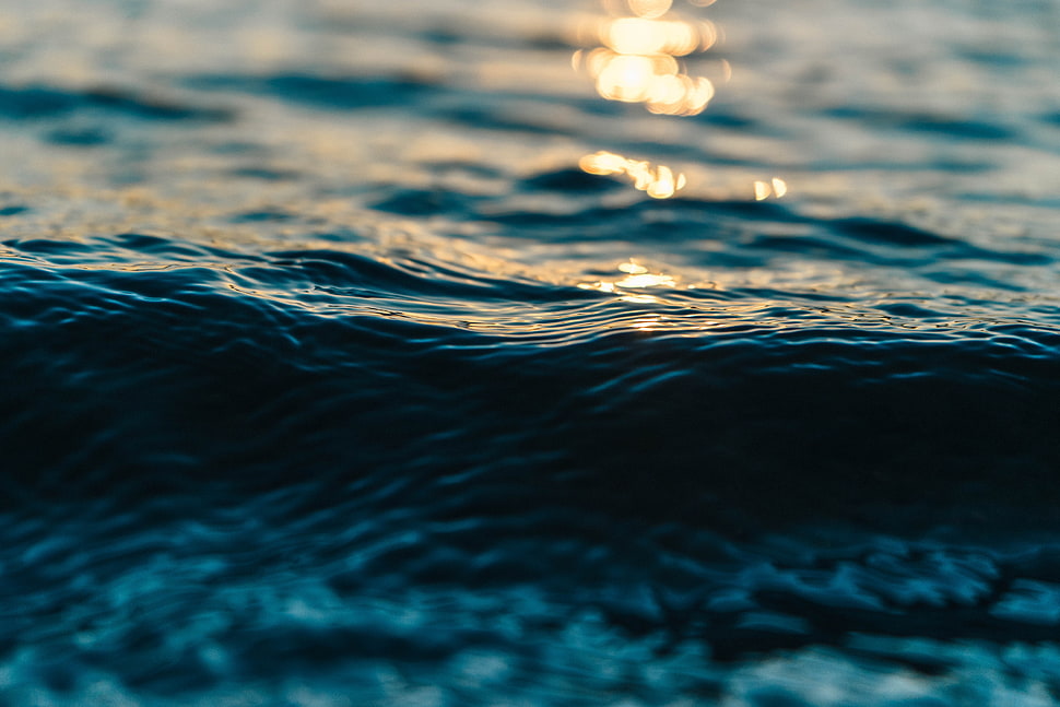 close-up photo of blue ocean wave HD wallpaper