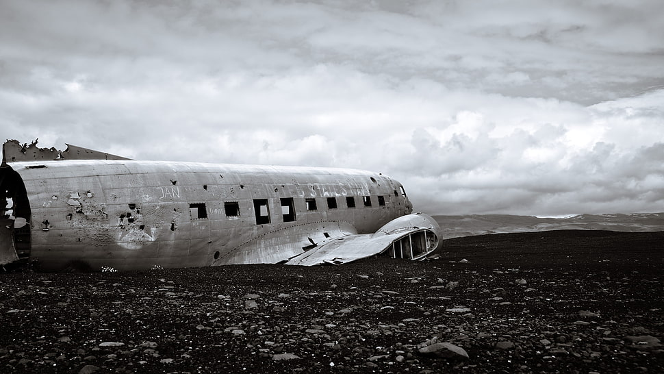 white and black wooden table, airplane, beach, Iceland, wreck HD wallpaper
