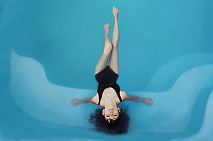 woman wearing black onepiece swimsuit on swimming pool HD wallpaper