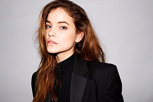 woman in black notch-lapel suit jacket HD wallpaper