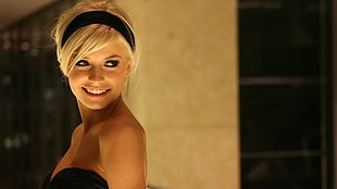 woman wearing black strapless sweetheart neckline dress HD wallpaper