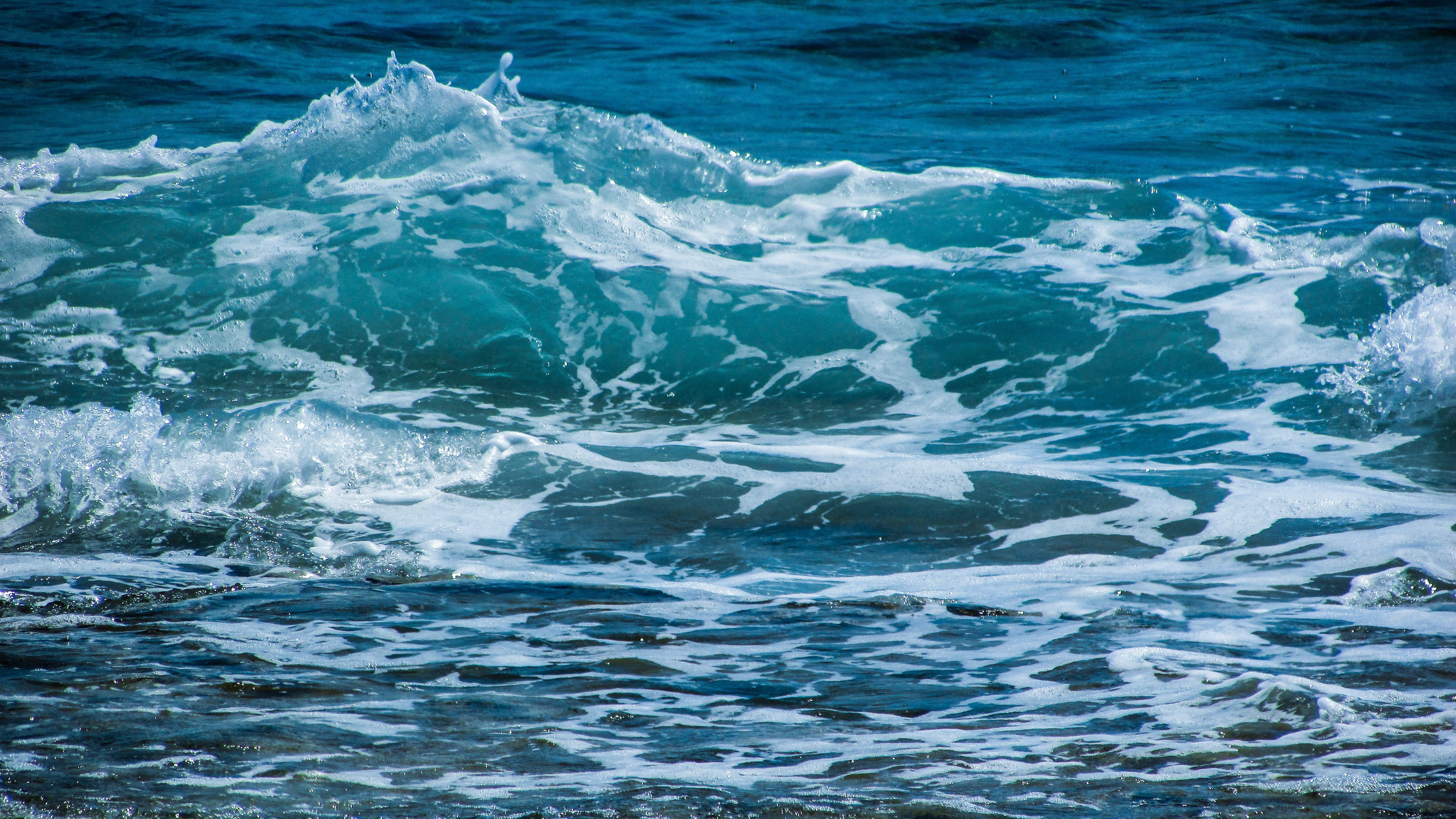 Волна бегущая по поверхности воды. Море, волны. Океан волны. Море вода. Фон море волны.